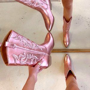 NEW🔥 Metallic Pink Embroidered Cowboy Cowgirl Western Mid-Calf Boots Block Heel